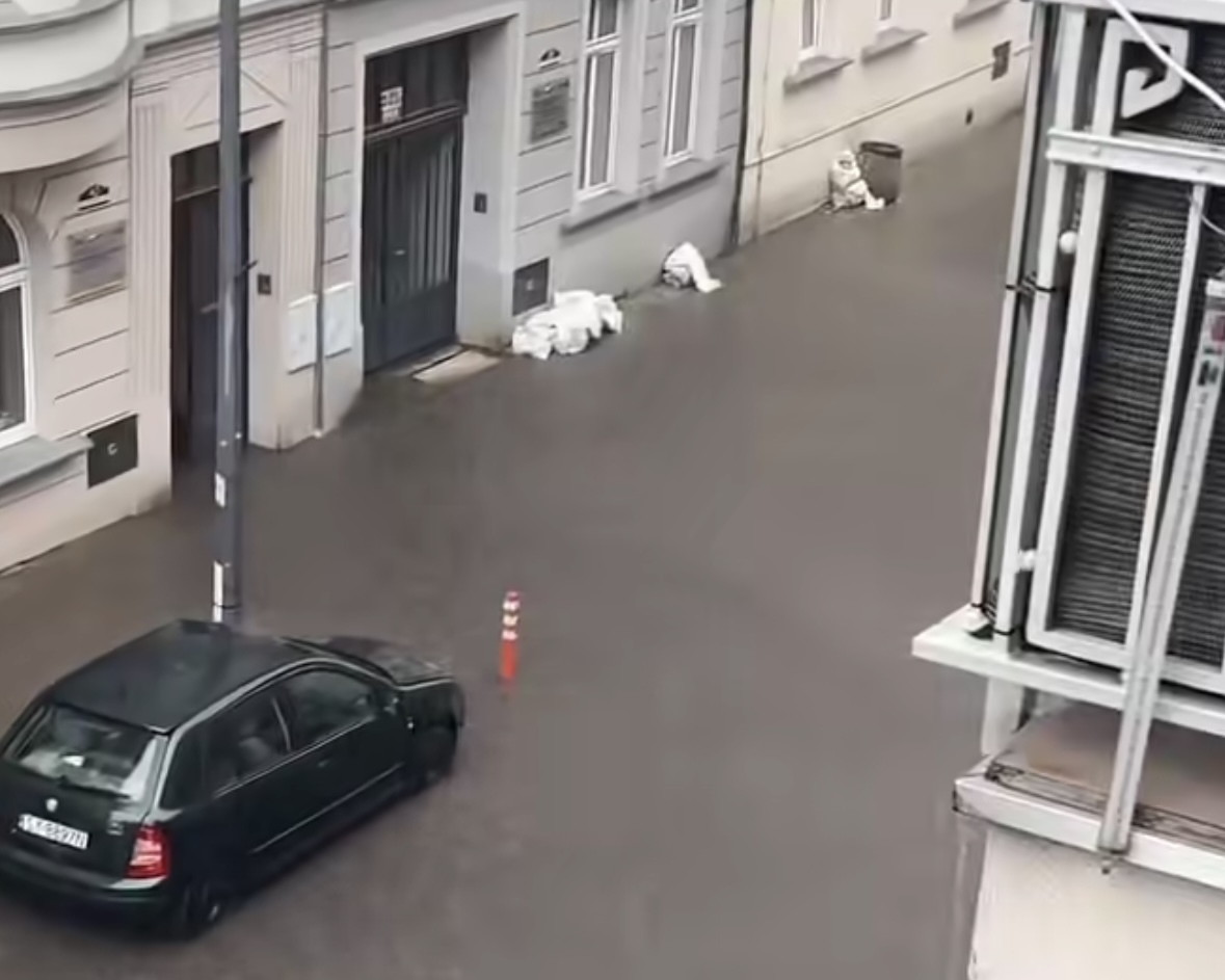 Intensywne opady deszczu nad Bytomiem. Wystąpiły utrudnienia w ruchu drogowym