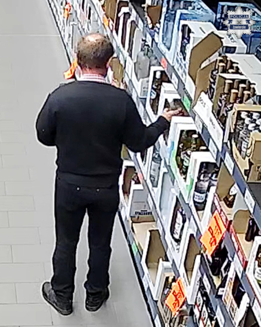 Zawiercie. Sklep »Aldi« przy alei generała Władysława Sikorskiego. Podejrzewany o kradzież. 25 maja 2026