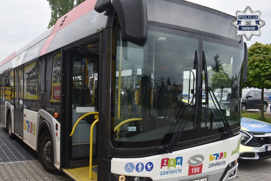 Zawiercie. Kolizja osobowego Daewoo z autobusem miejskim przy ulicy Aptecznej. Sprawcą pijany kierowca. 9 maja 2026