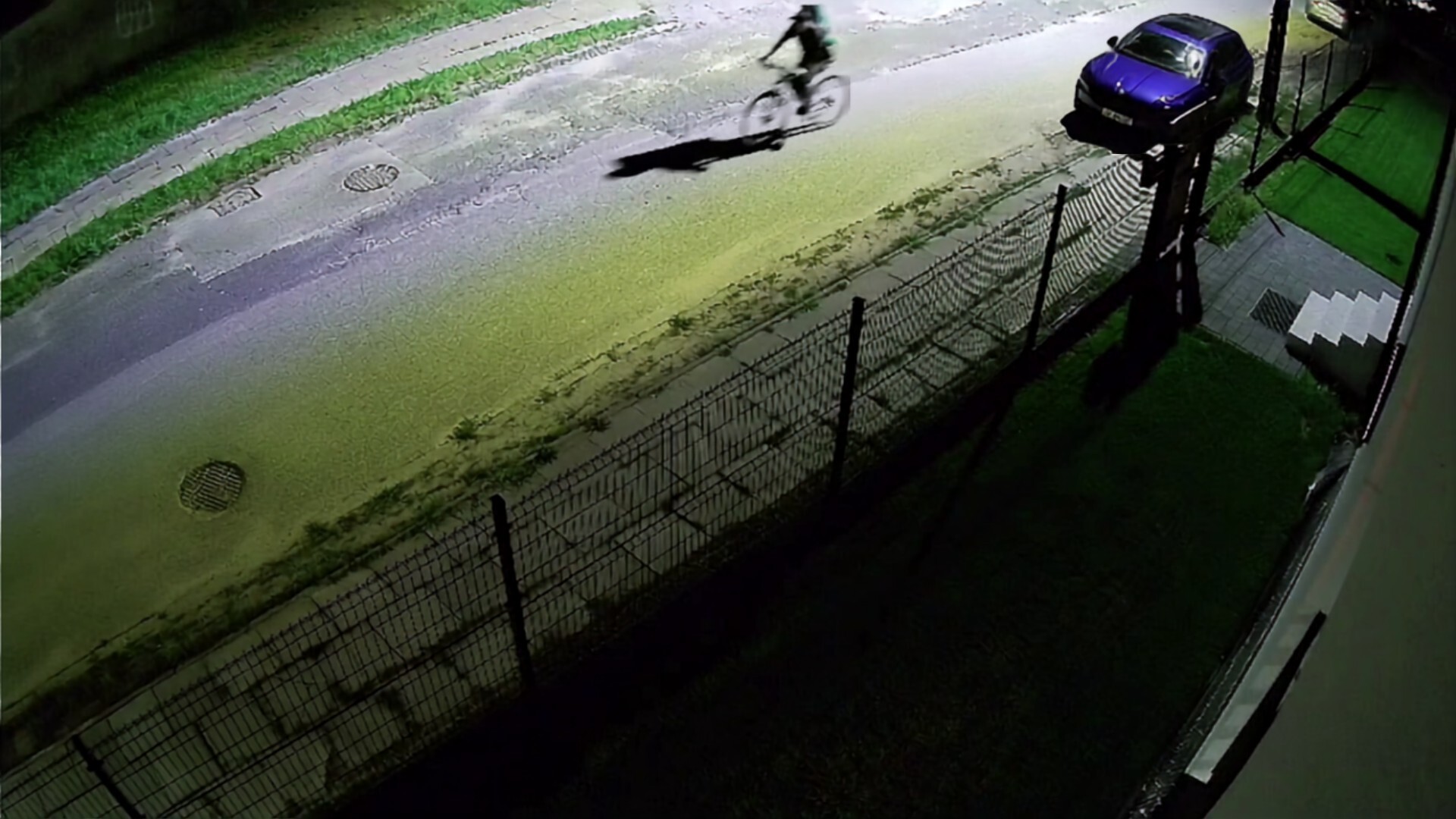 Zachciało mu się nowego roweru, ale akurat była niedzielna noc, więc sobie ukradł. Zajumał też… buty!