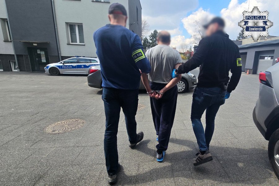 Zawiercie. Zatrzymanie 55-latka za znęcanie się nad 81-letnią matką. 16 kwietnia 2026