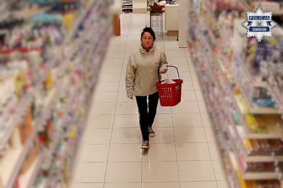Zawiercie. Drogeria »Rossmann« przy ulicy Obrońców Poczty Gdańskiej. Podejrzewana o kradzież. 28 marca 2026