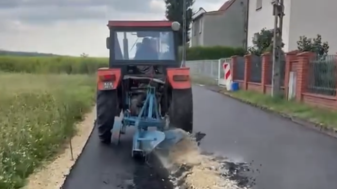 Zniszczona nawierzchnia Ostropa Rybacka