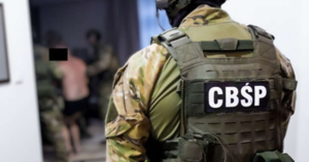 Słynny gangster doprowadzony do prokuratury w Katowicach. Marek M., ps. Oczko usłyszał zarzuty