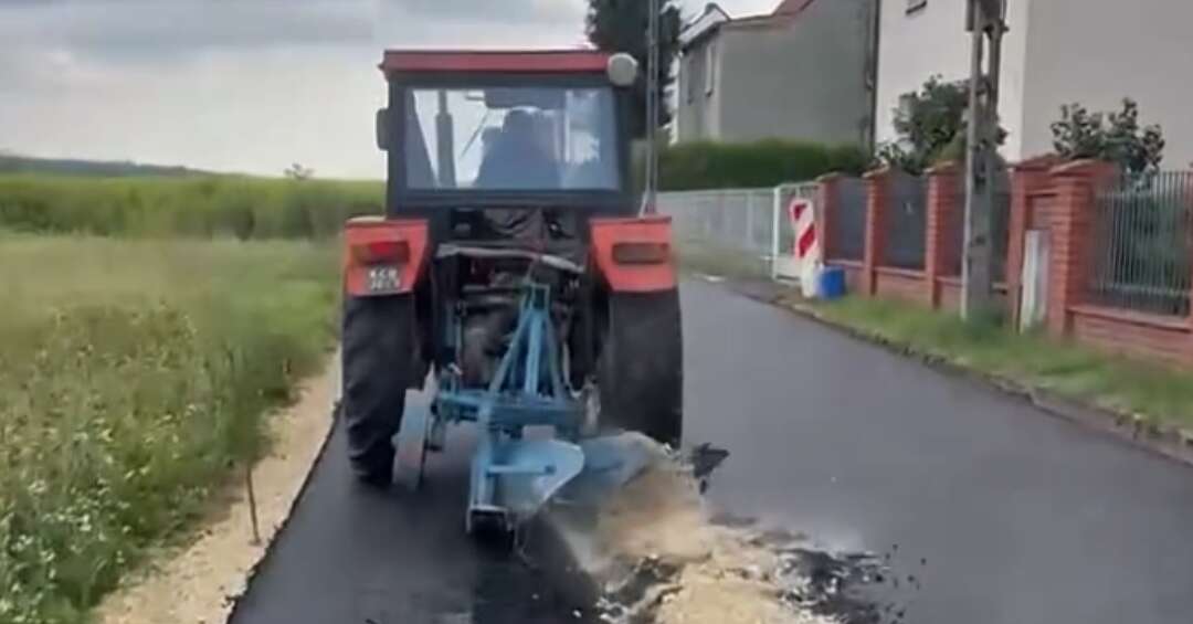 Rolnik, który "zaorał" świeżo położoną nawierzchnię drogi w Gliwicach Ostropie został aresztowany