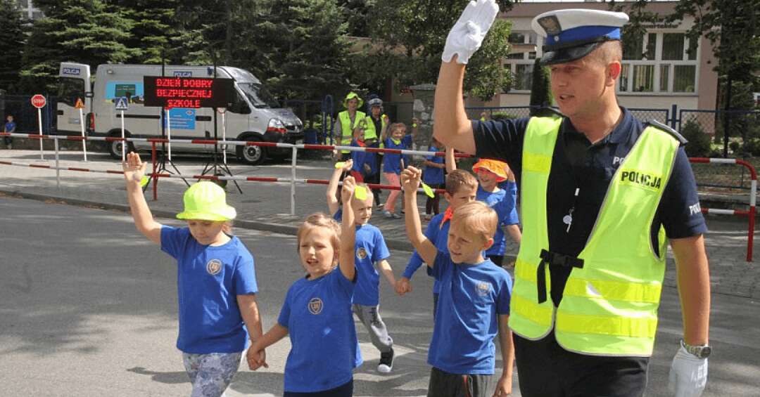 "Bezpieczna droga do szkoły" - policja apeluje o rozwagę
