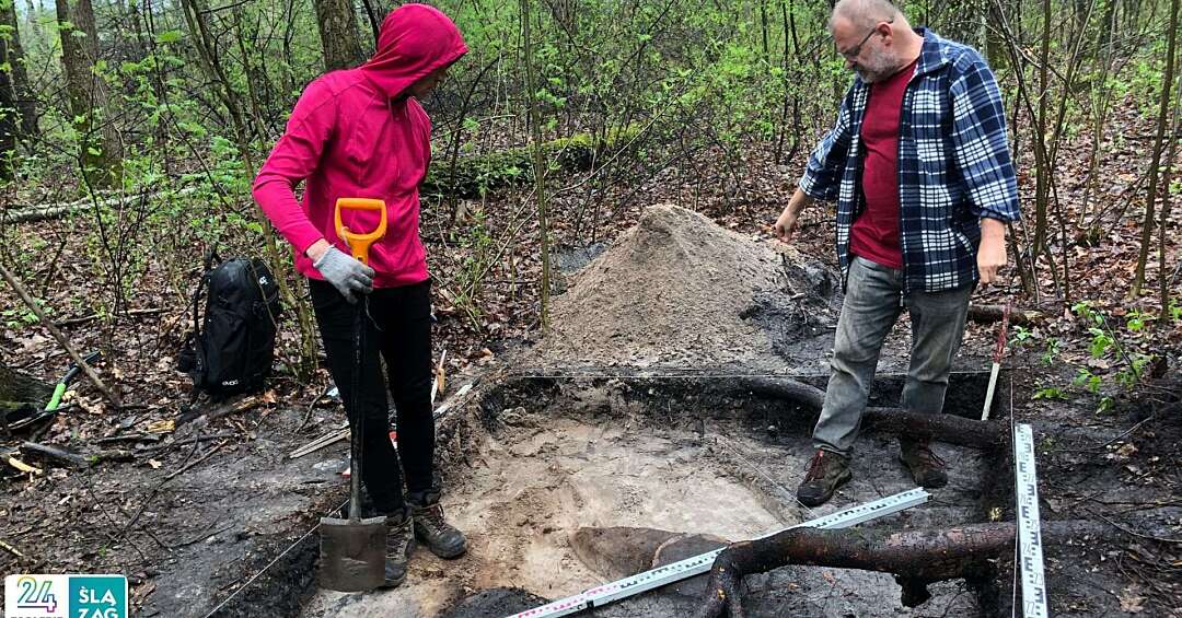Sensacyjne znalezisko archeologiczne na skalę europejską! „Bochen” ołowiu z XIII wieku to imponujący zabytek hutnictwa w Zagłębiu Dąbrowskim