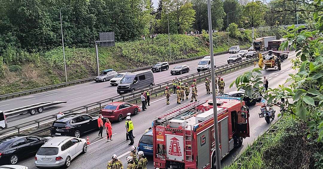 Katowice. Autostrada A4 w kierunku Wrocławia zablokowana. Karambol z udziałem pięciu pojazdów
