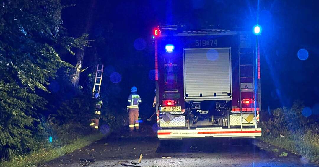 Nocne burze nad województwem śląskim. Ponad 1200 interwencji strażaków, uszkodzone dachy, przerwy w dostawach prądu