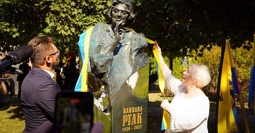 Popiersie Barbary Ptak odsłonięte w Galerii Artystycznej w Koszutce. Wybitna kostiumografka upamiętniona w Katowicach