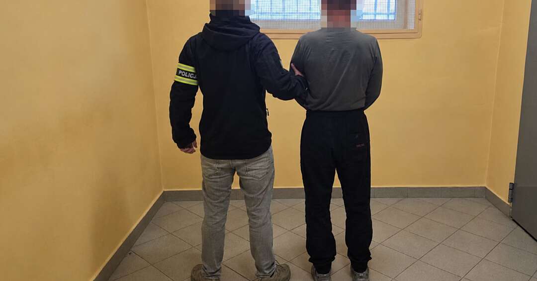 Katowice. Oszuści chcieli przejąć 100 tys. zł oszczędności seniorki metodą "na policjanta". Wtedy do akcji wkroczyli prawdziwi policjanci
