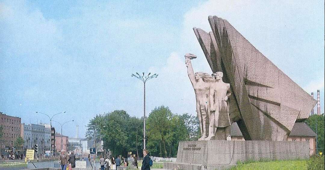 Pomnik w Dąbrowie Górniczej upamiętniał „Bohaterów Czerwonych Sztandarów” czy… Jimi'ego Hendrixa lub Curta Cobaina?