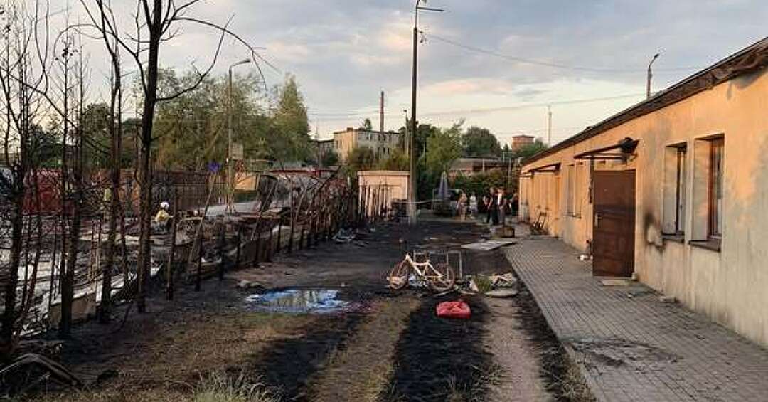 Pożar na złomowisku w Żorach spowodował 34-letni mężczyzna. Został zatrzymany przez policję