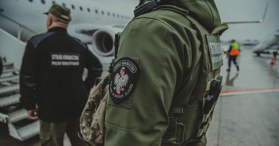 Samolot zawrócony z drogi kołowania w Pyrzowicach. Straż Graniczna zagłębiowskiego portu lotniczego schwytała poszukiwanego przestępcę