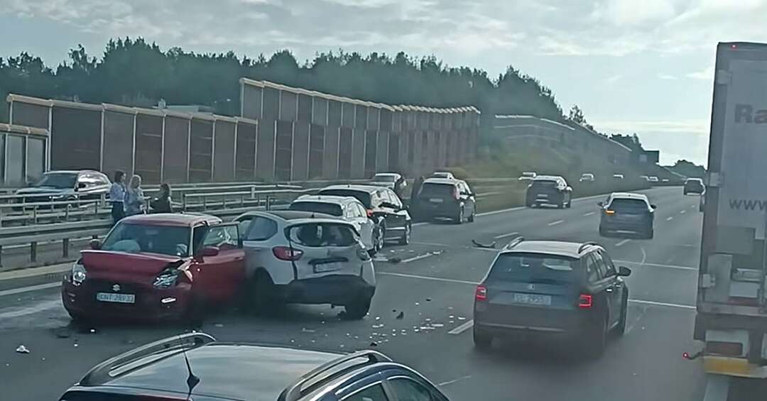 Karambol na autostradzie A4 w Rudzie Śląskiej. 6 samochodów rozbitych w godzinach porannego szczytu