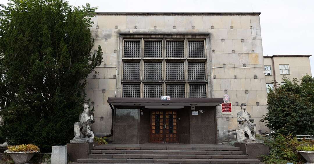 Uniwersytet Śląski sprzedaje dawny budynek anglistyki. Wcześniejszy Dom Kultury „Górnik” ma też makabryczną kartę w historii