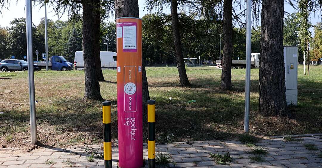 Nowe centra ładowania aut elektrycznych Tauronu powstaną w woj. śląskim: w Katowicach i na terenie lotniska w Pyrzowicach