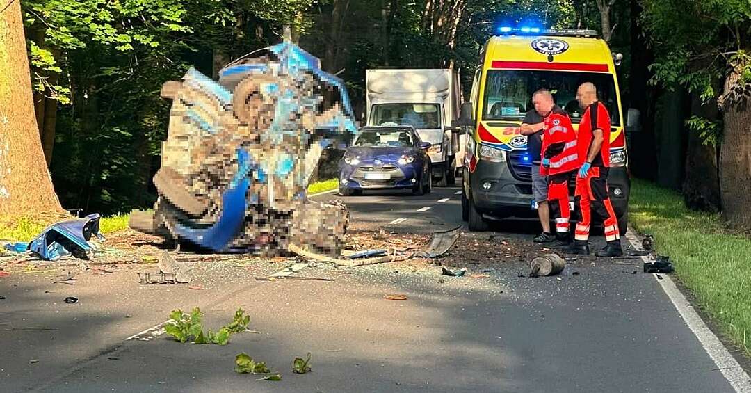 Straszny wypadek w Bytomiu. Z samochodu została kula złomu. Droga zablokowana w obu kierunkach