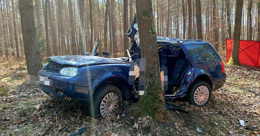 Śmiertelny wypadek w Wielki Piątek. Nie żyje 36-letnia kobieta kierująca Volkswagenem