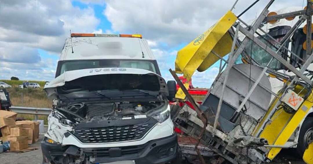 Tragiczny wypadek na autostradzie A1. Ciężarówka zderzyła się z pojazdem obsługi autostrady