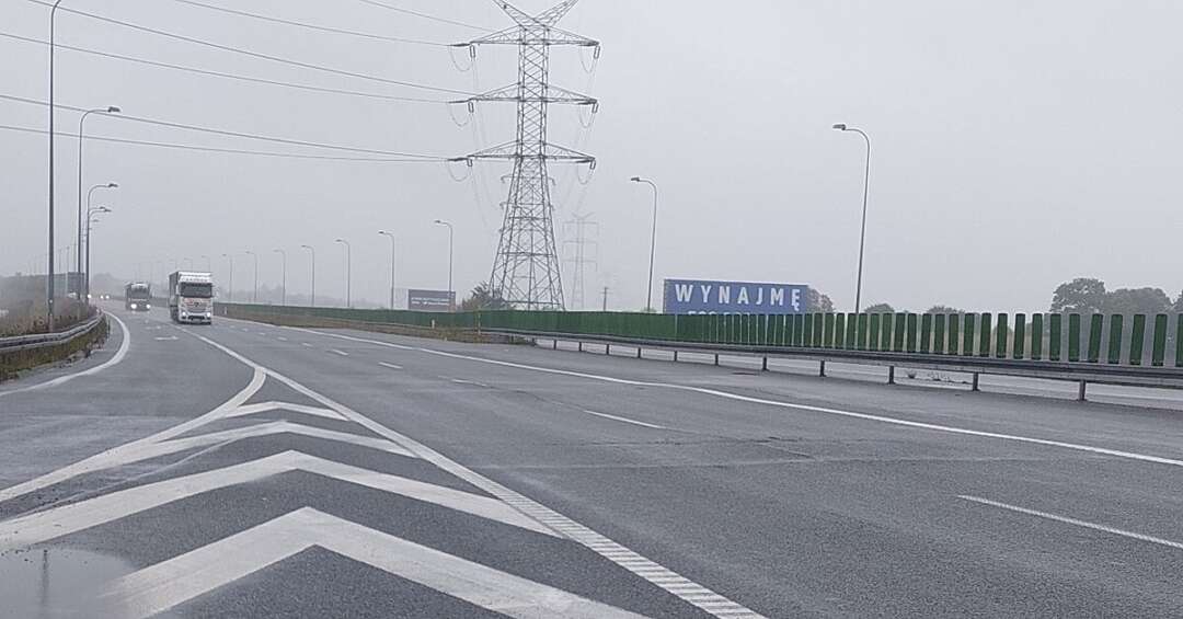Premier Tusk musi się modlić za swój kręgosłup półtora roku dłużej. „Hopki” na zagłębiowskim odcinku A1 znikną, ale dopiero ogłoszono przetarg