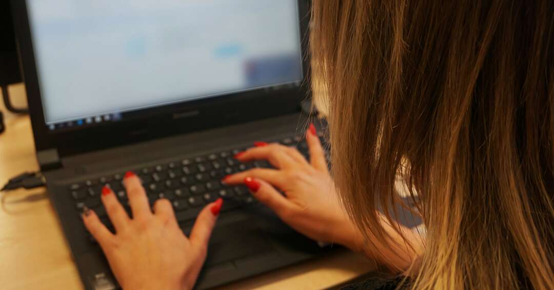 „Żołnierz niemiecki” oszukał Polkę na ponad 65 tysięcy złotych. „Emerytowany wojskowy” mówił łamaną polszczyzną i miał służyć w Syrii