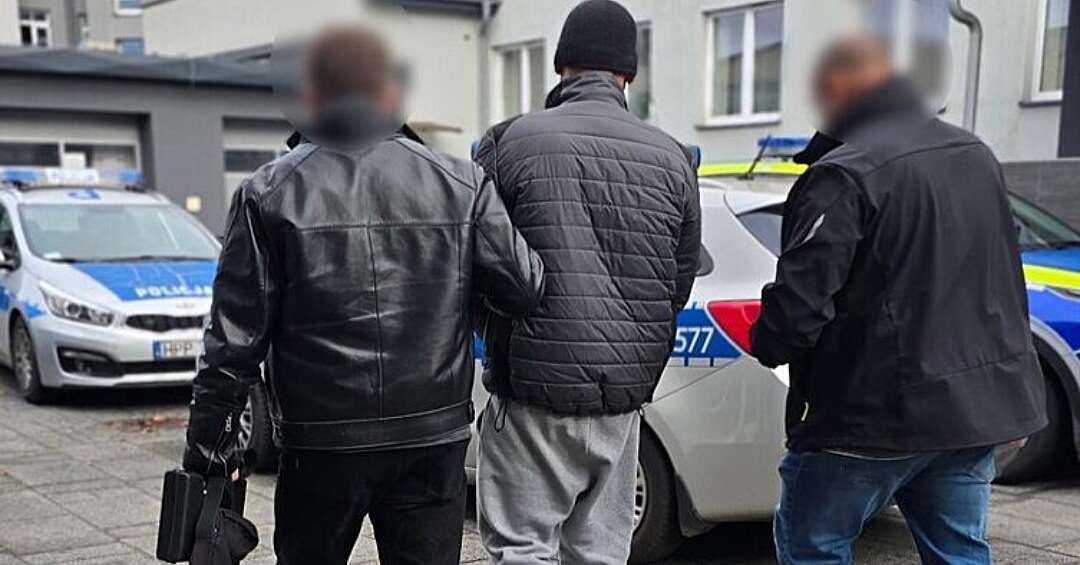 Furia na drodze. Kierowca celowo wjechał w pieszych na chodniku, by ich „ukarać” za wtargnięcie. Dwoje poszkodowanych