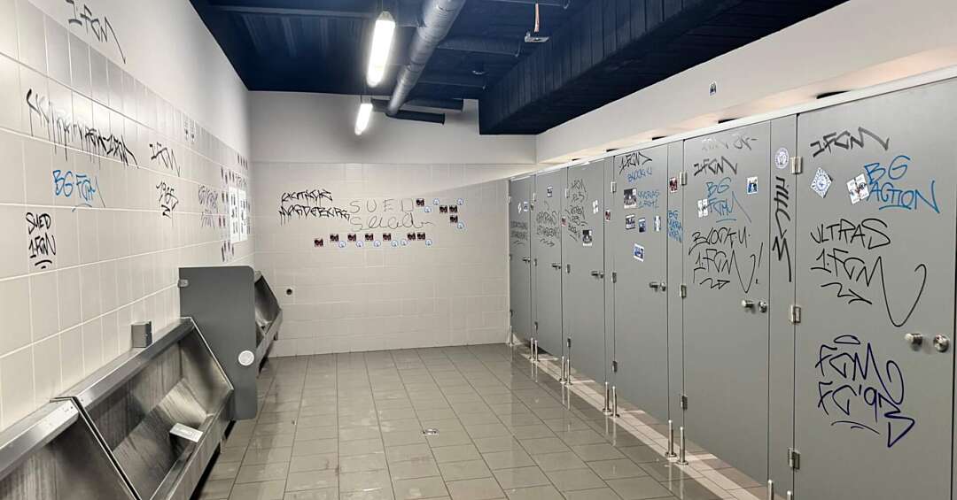 Zdewastowany stadion w Opolu Zdewastowany stadion w Opolu