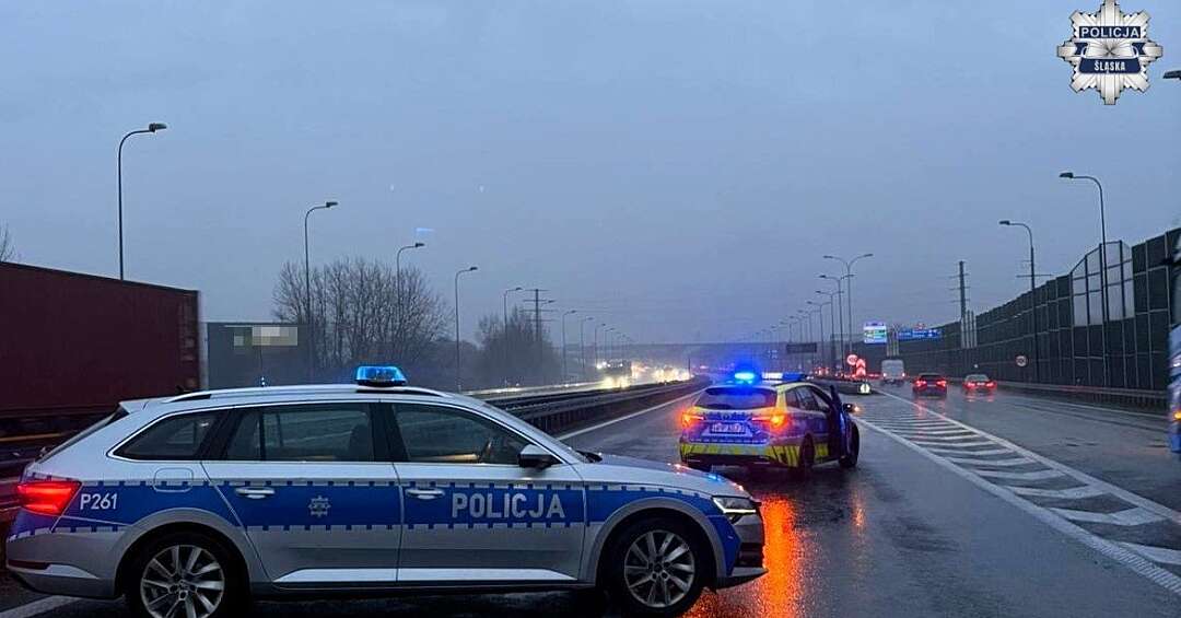 Zablokowana autostrada A4. Bele drewna wypadły na jezdnię