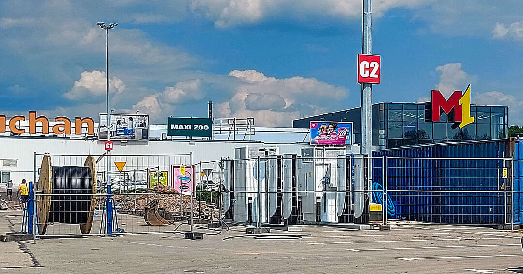 W Bytomiu naładujesz Teslę. Przed M1 powstają superszybkie ładowarki samochodów elektrycznych Supercharger