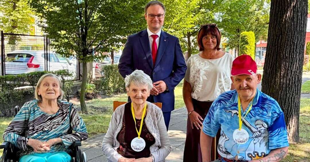 Nowa siłownia pod chmurką otwarta przy Domu Pomocy Społecznej nr 3 w Zabrzu