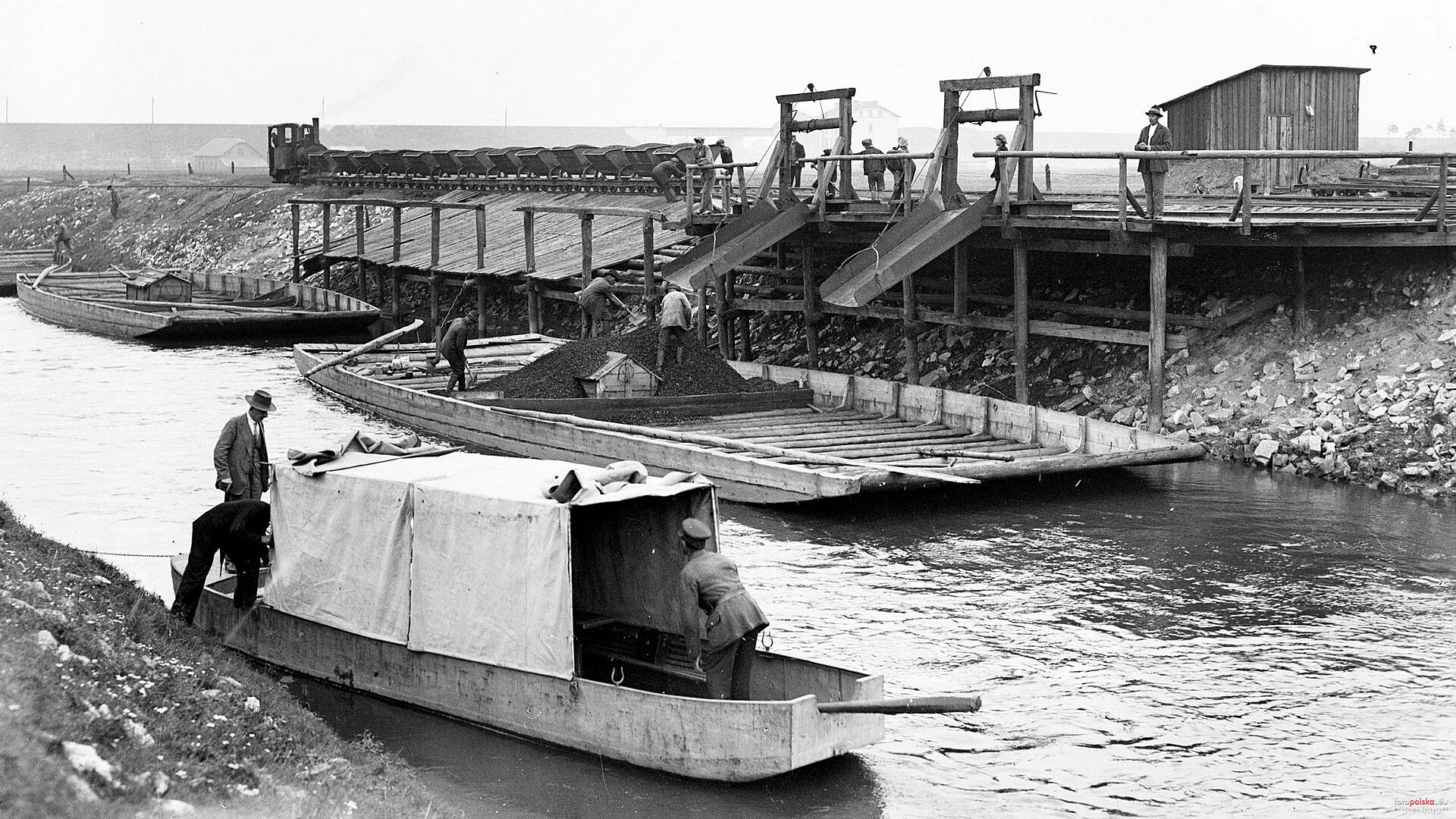 Jęzor. Przemsza. Port węglowy i galary. Sierpień 1932. Jęzor. Przemsza. Port węglowy i galary. Sierpień 1932.