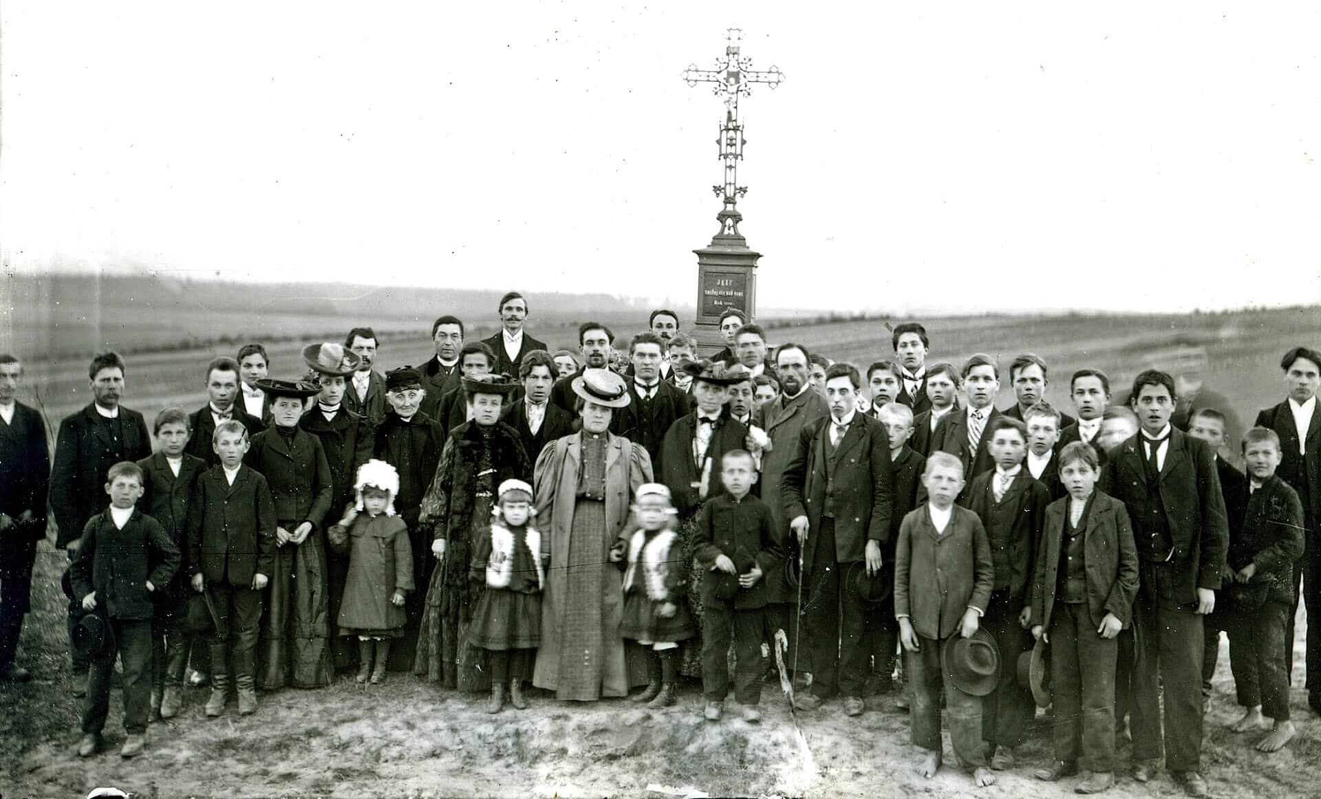 Grodźczanie w czasie procesji, około 1907 r. Grodźczanie w czasie procesji, około 1907 r.