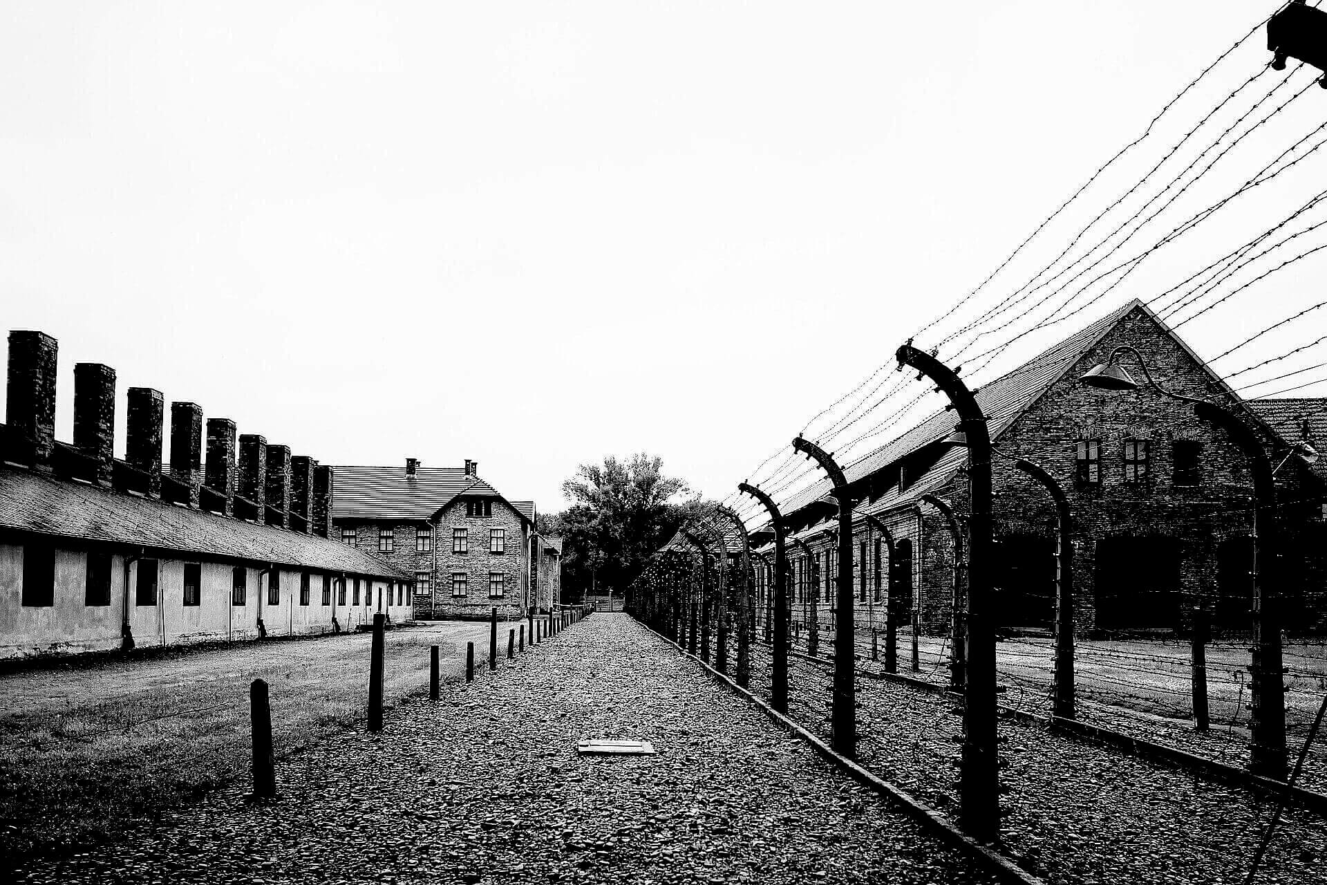 Obóz w Oświęcimiu wyzwolono 27 stycznia 1945 Obóz w Oświęcimiu wyzwolono 27 stycznia 1945