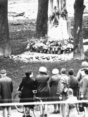 Obrona kamiennego krzyża w Tychach Obrona kamiennego krzyża w Tychach