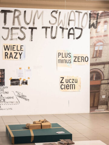 Lila Kalinowska + Jadwiga Sawicka, Centrum światów jest tutaj, Widoki z bliska, fot. M.Jędrzejowski. Lila Kalinowska + Jadwiga Sawicka, Centrum światów jest tutaj, Widoki z bliska, fot. M.Jędrzejowski.