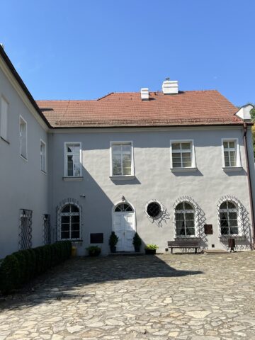 Zabytkowy kompleks zamkowy w Rogowie Opolskim wraz z parkiem Zabytkowy kompleks zamkowy w Rogowie Opolskim wraz z parkiem