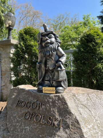 Zabytkowy kompleks zamkowy w Rogowie Opolskim wraz z parkiem Zabytkowy kompleks zamkowy w Rogowie Opolskim wraz z parkiem