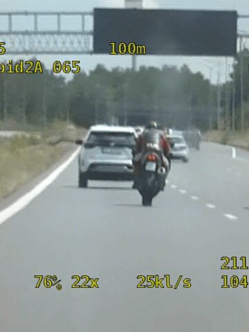 Pędził bez uprawnień 236 km/h Pędził bez uprawnień 236 km/h