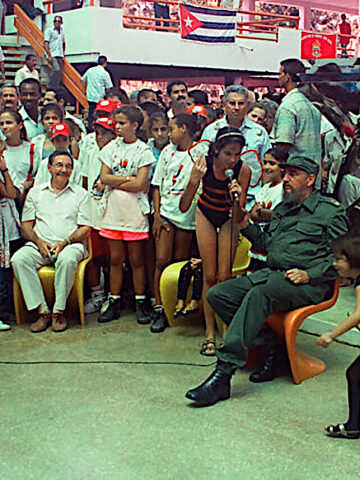 Fidel Castro swietuje 70 urodziny w Centralnym Palacu Pionierow im Ernesto Che Guevary w parku Lenina Fidel Castro swietuje 70 urodziny w Centralnym Palacu Pionierow im Ernesto Che Guevary w parku Lenina