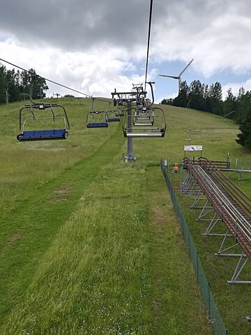 Stok i wyciąg narciarski na Górze Kamieńsk Stok i wyciąg narciarski na Górze Kamieńsk