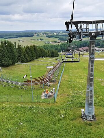 Stok i wyciąg narciarski na Górze Kamieńsk Stok i wyciąg narciarski na Górze Kamieńsk