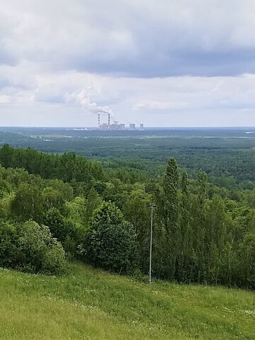 Widok z Góry Kamieńsk, w oddali EC Belchatow Widok z Góry Kamieńsk, w oddali EC Belchatow