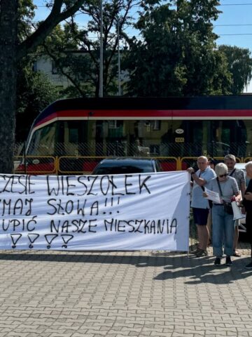 Mieszkańcy Zabrza pod siedzibą SRK Mieszkańcy Zabrza pod siedzibą SRK