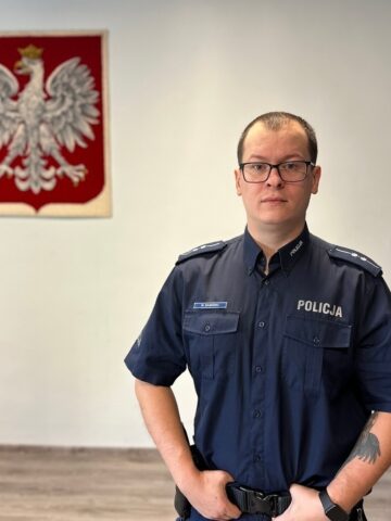 Asp. Wojciech Babiński, dzielnicowy Komendy Miejskiej Policji w Jaworznie. Asp. Wojciech Babiński, dzielnicowy Komendy Miejskiej Policji w Jaworznie.
