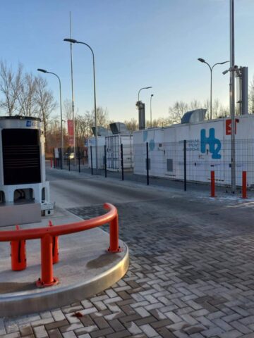 Katowice. Stacja Orlen przy ulicy Murckowskiej, ze stanowiskami do tankowania wodoru. Styczeń 2025. Katowice. Stacja Orlen przy ulicy Murckowskiej, ze stanowiskami do tankowania wodoru. Styczeń 2025.