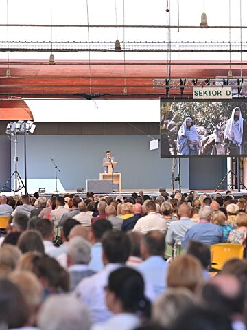 Świadkowie Jehowy podczas kongresu Świadkowie Jehowy podczas kongresu