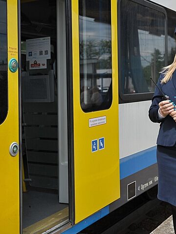 Nowe mundury pracowników Kolei Śląskich Nowe mundury pracowników Kolei Śląskich