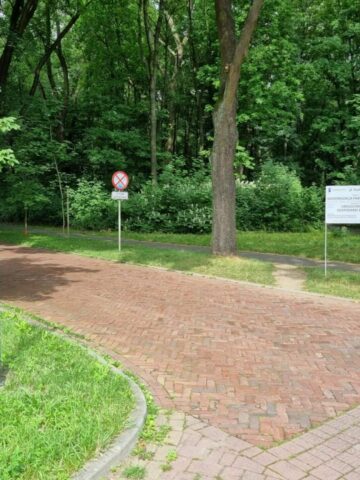 Park Śląski. Te bazgroły na tablicy informacyjnej to nie tylko wandalizm. To głupota! Park Śląski. Te bazgroły na tablicy informacyjnej to nie tylko wandalizm. To głupota!