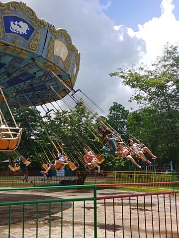 Parque Lenin w Hawanie - kubański odpowiednik Parku Śląskiego (WPKiW). Lunapark Parque Lenin w Hawanie - kubański odpowiednik Parku Śląskiego (WPKiW). Lunapark